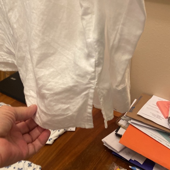 Levi’s white long sleeve button up shirt! - Picture 7 of 7